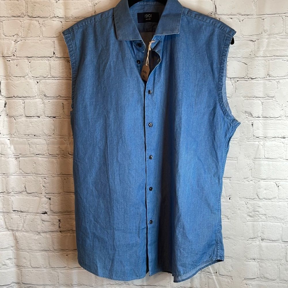 1901 Women’s Sleeveless Blue Shirt, size 15‎ 1/2, 32-33, Button up